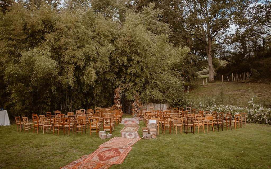 decoration mariage nantes angers Loire Atlantique chaises vintage dépareillees bois