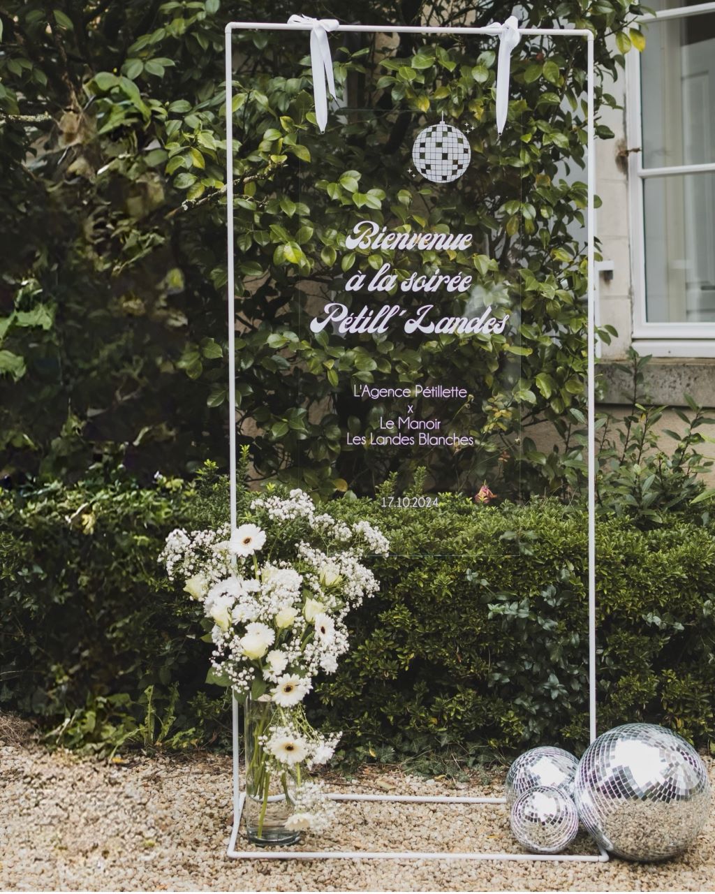 Support Plexi ou tissu décoration mariage espace de bienvenue